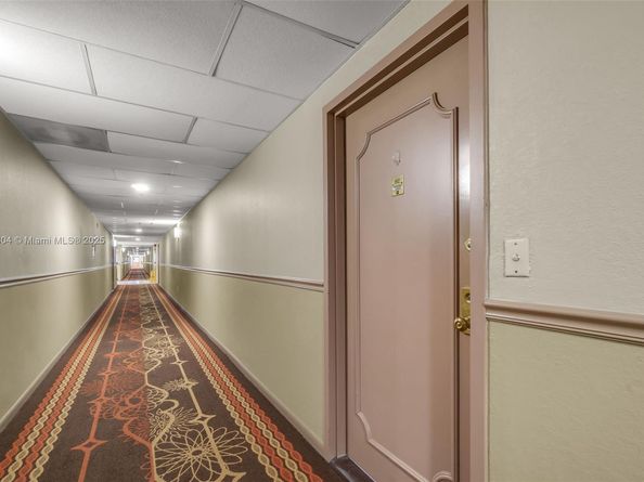 4001 Hillcrest Dr 812, Hollywood FL 33021