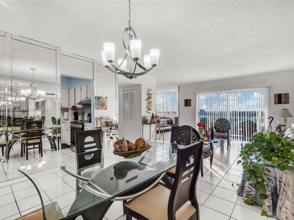 4001 Hillcrest Dr 812, Hollywood FL 33021