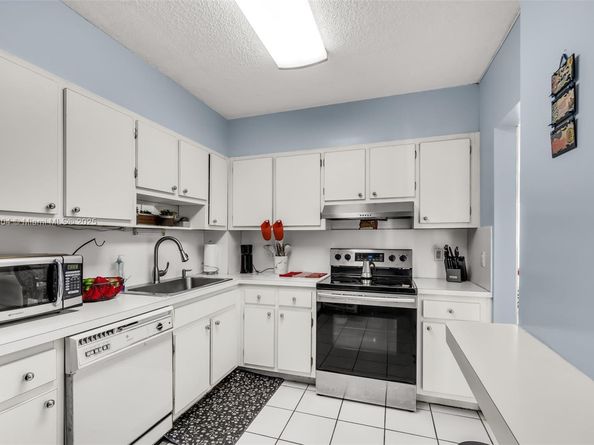 4001 Hillcrest Dr 812, Hollywood FL 33021