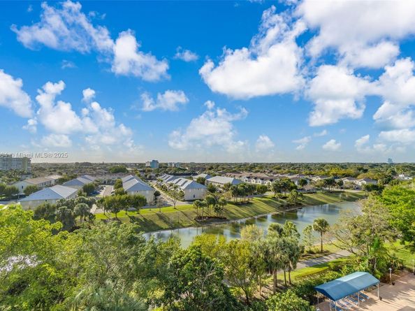 4001 Hillcrest Dr 812, Hollywood FL 33021