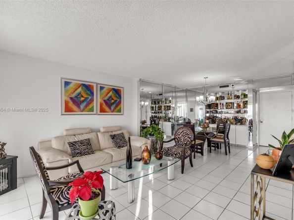 4001 Hillcrest Dr 812, Hollywood FL 33021