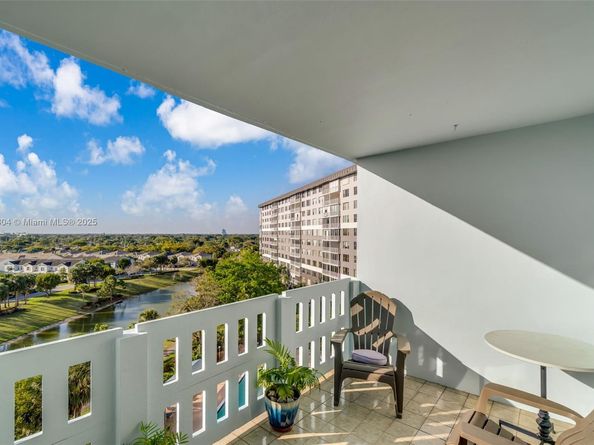 4001 Hillcrest Dr 812, Hollywood FL 33021