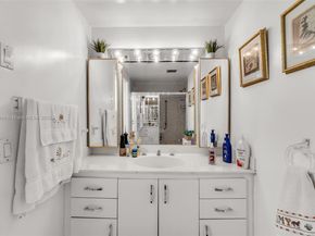 4001 Hillcrest Dr 812, Hollywood FL 33021