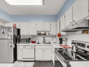 4001 Hillcrest Dr 812, Hollywood FL 33021