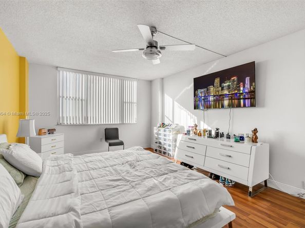 4001 Hillcrest Dr 812, Hollywood FL 33021