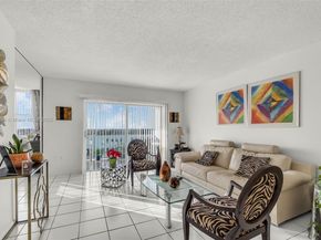 4001 Hillcrest Dr 812, Hollywood FL 33021
