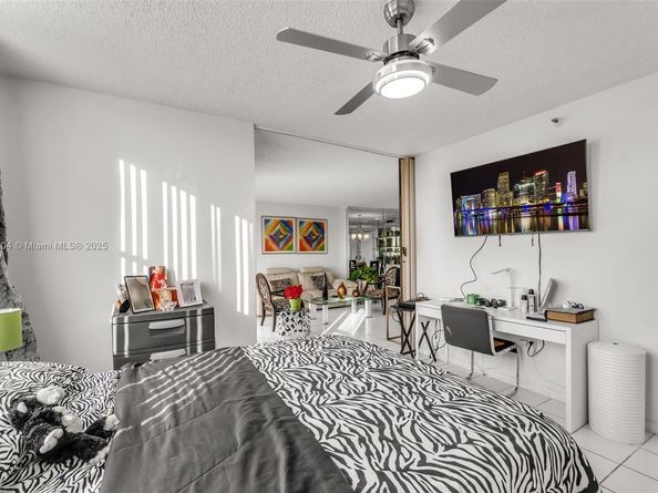 4001 Hillcrest Dr 812, Hollywood FL 33021