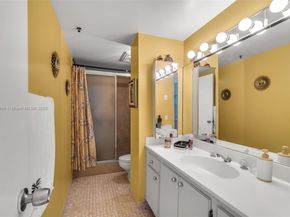 4001 Hillcrest Dr 812, Hollywood FL 33021