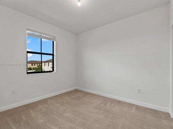 10861 W 32nd Ln 10861, Hialeah FL 33018