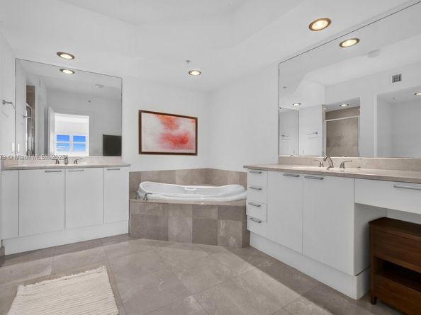 14951 Royal Oaks Ln (Renovated) 2105, North Miami FL 33181