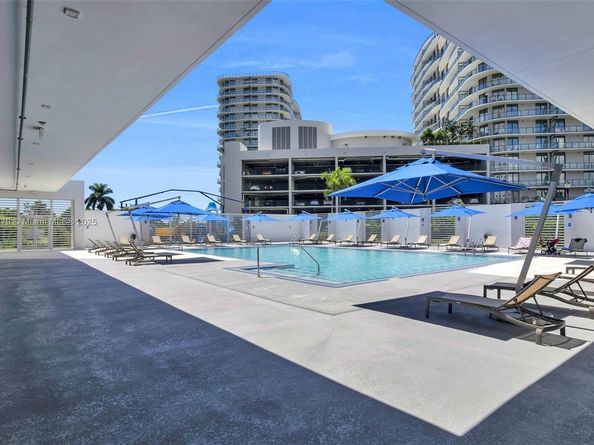 14951 Royal Oaks Ln (Renovated) 2105, North Miami FL 33181