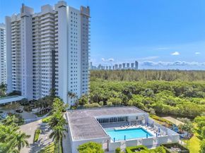 14951 Royal Oaks Ln (Renovated) 2105, North Miami FL 33181