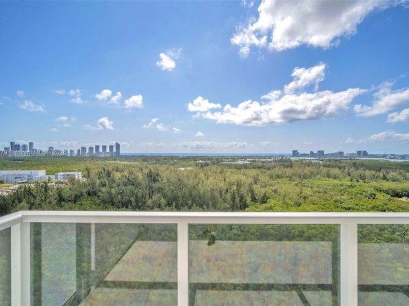 14951 Royal Oaks Ln (Renovated) 2105, North Miami FL 33181