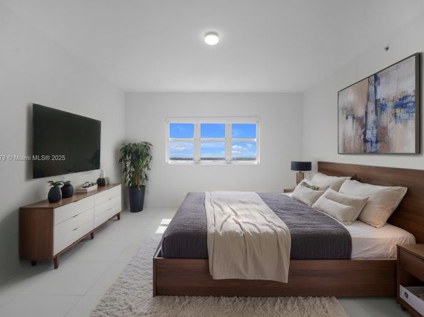 14951 Royal Oaks Ln (Renovated) 2105, North Miami FL 33181