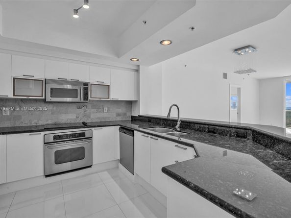 14951 Royal Oaks Ln (Renovated) 2105, North Miami FL 33181