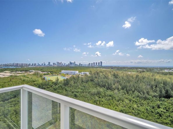 14951 Royal Oaks Ln (Renovated) 2105, North Miami FL 33181