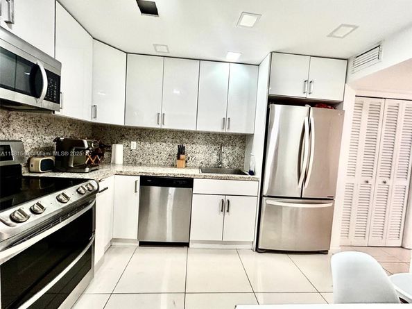 9500 W Bay Harbor Dr 2G, Bay Harbor Islands FL 33154