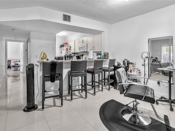 18810 NW 57th Ave 104, Hialeah FL 33015