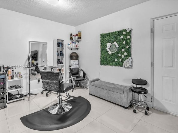18810 NW 57th Ave 104, Hialeah FL 33015