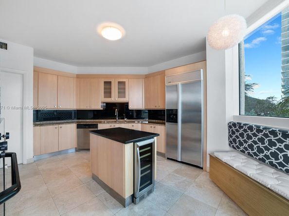 300 S Pointe Dr 405, Miami Beach FL 33139