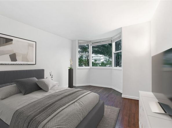 300 S Pointe Dr 405, Miami Beach FL 33139