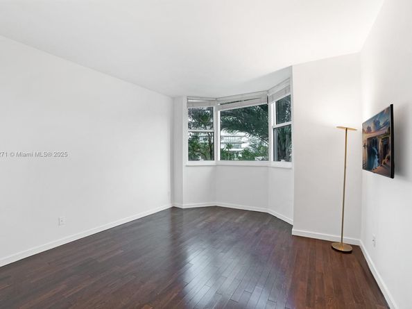300 S Pointe Dr 405, Miami Beach FL 33139
