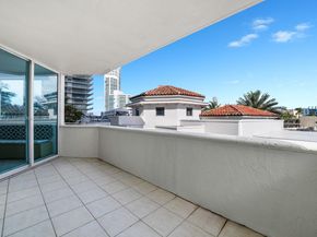 300 S Pointe Dr 405, Miami Beach FL 33139