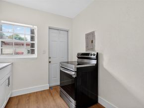 280 NW 34th St, Miami FL 33127