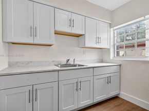 280 NW 34th St, Miami FL 33127