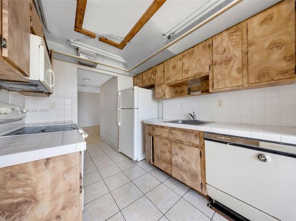 7921 Byron Ave 407, Miami Beach FL 33141