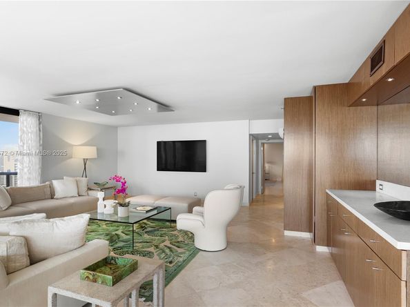 19667 Turnberry Way 27K, Aventura FL 33180