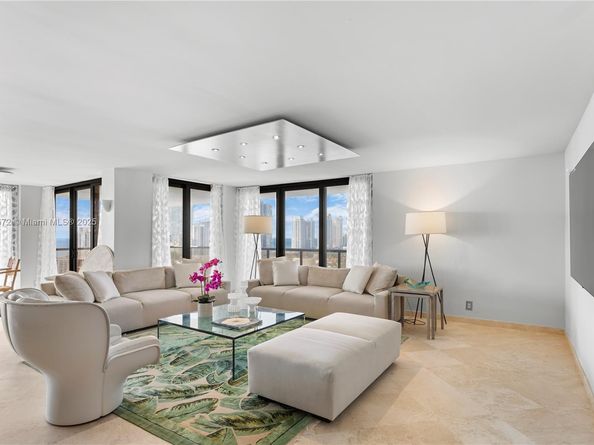 19667 Turnberry Way 27K, Aventura FL 33180