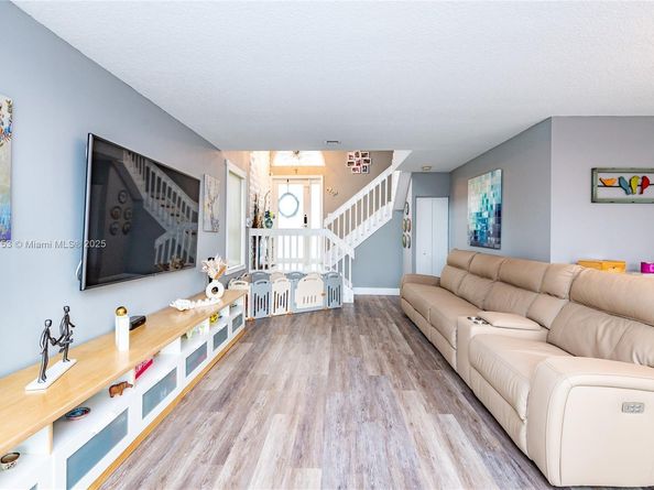 216 NW 118th Dr, Coral Springs FL 33071
