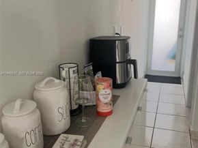 2160 BayDr 211, Miami Beach FL 33141