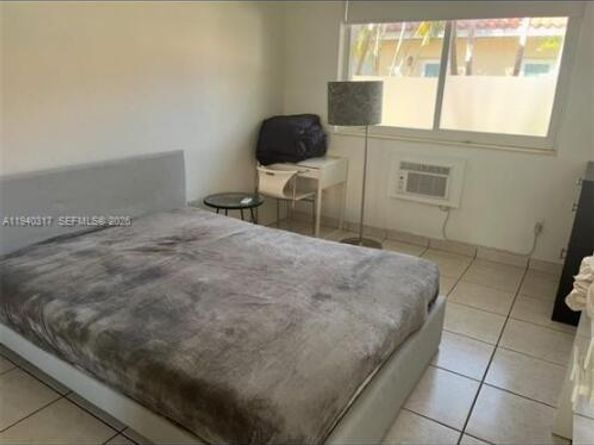 2160 BayDr 211, Miami Beach FL 33141