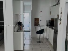 2160 BayDr 211, Miami Beach FL 33141
