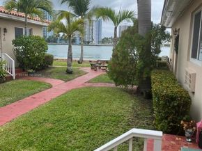 2160 BayDr 211, Miami Beach FL 33141