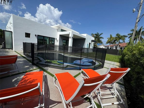 10960 SW 42nd Ter, Miami FL 33165