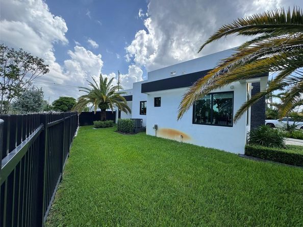10960 SW 42nd Ter, Miami FL 33165