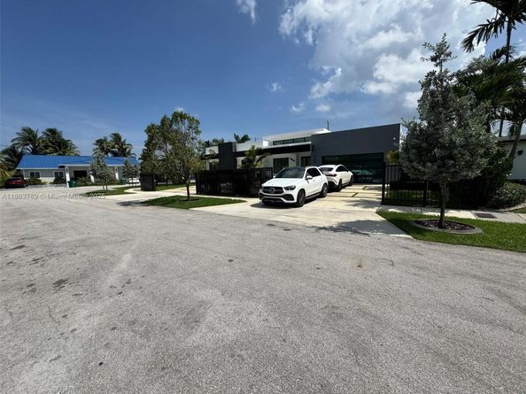 10960 SW 42nd Ter, Miami FL 33165