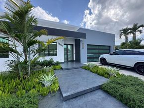 10960 SW 42nd Ter, Miami FL 33165