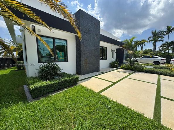 10960 SW 42nd Ter, Miami FL 33165