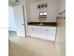 800 NE 199th St 105D, Miami FL 33179