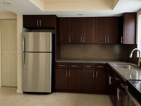 800 NE 199th St 105D, Miami FL 33179