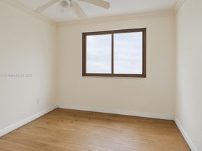 800 NE 199th St 105D, Miami FL 33179