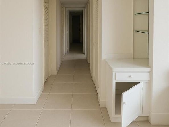800 NE 199th St 105D, Miami FL 33179