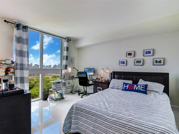 1871 NW S River Dr 1407, Miami FL 33125