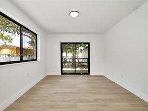 1385 NW 28th St, Miami FL 33142