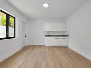 1385 NW 28th St, Miami FL 33142