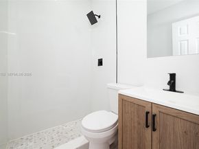 1385 NW 28th St, Miami FL 33142